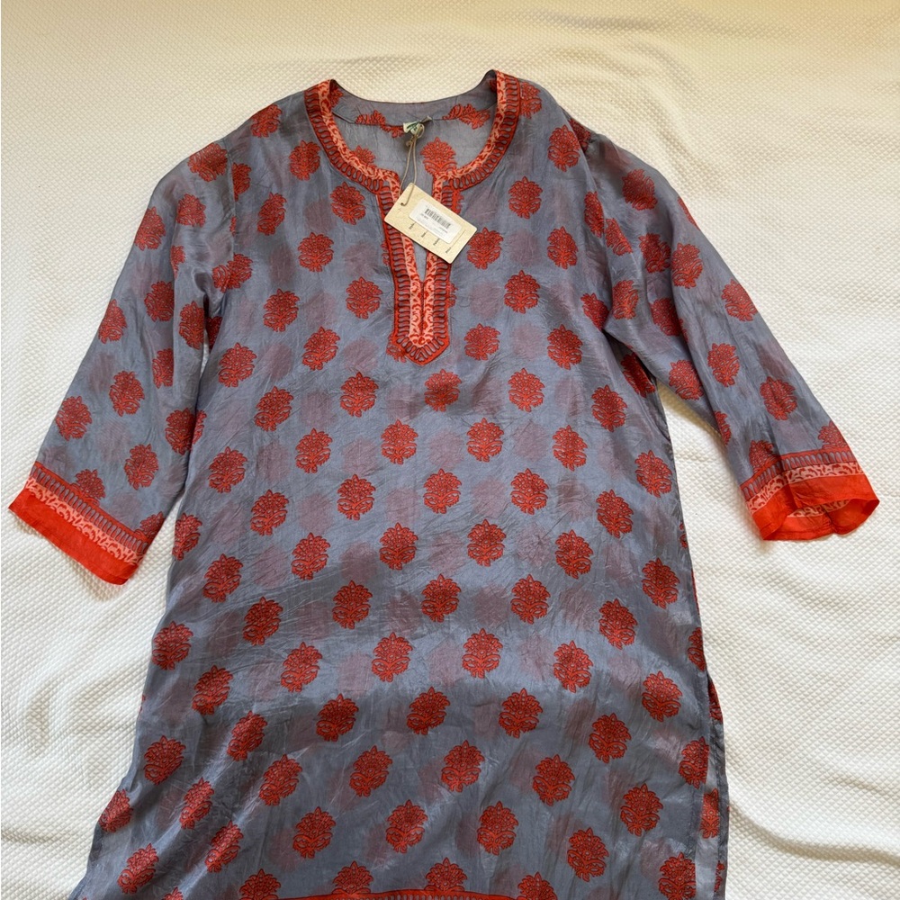 Gray and Red Patterned Tunic - Picture 2 of 6